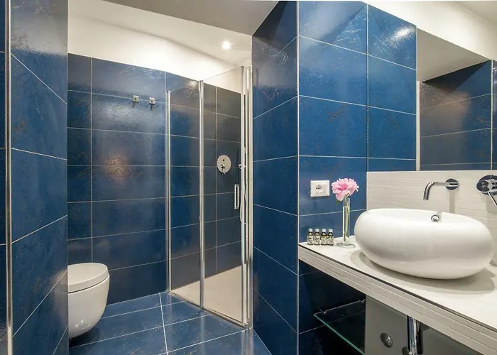 Gcf Luxury Suites,